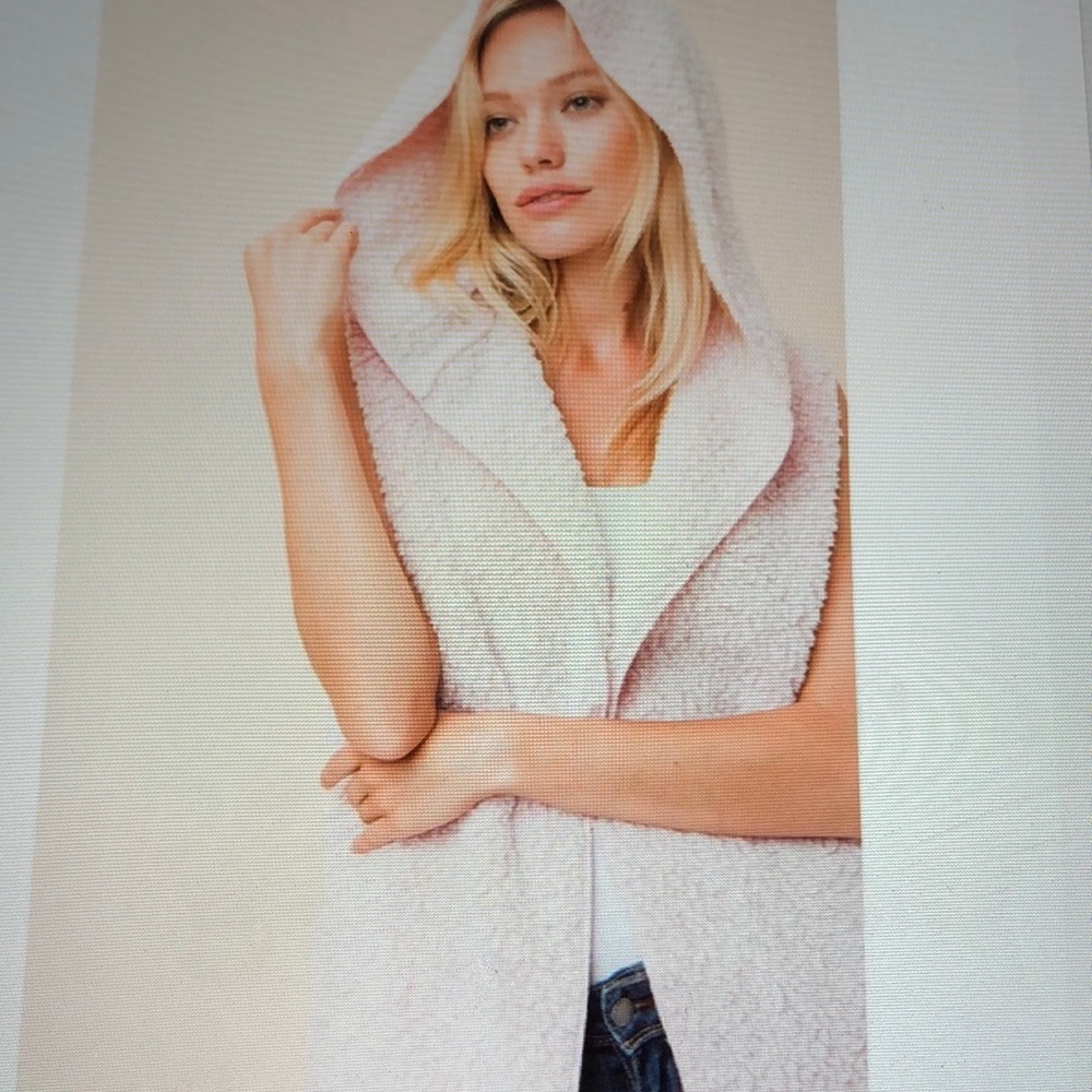 LAST ONE!  NWT Sleeveless Soft soft soft vest Hoodie! - Picture 4 of 7
